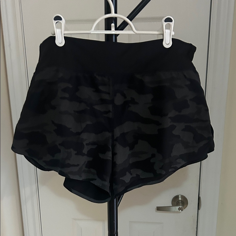 Athleta Black Camo Mid-Rise Athletic Shorts - Picture 1 of 5